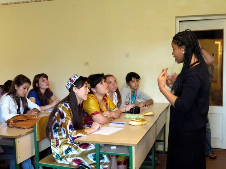 Chinelo explains her writing exercise to the class of students primarily from the Angren Pedegogical University.