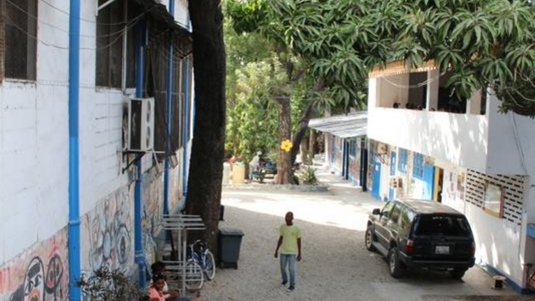 A photo of the school grounds of Ecole Nationale Des Arts.